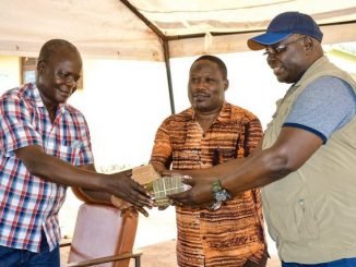 Oulanyah hands over UGX 20m to Omoro COVID-19 task force