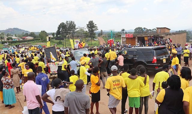 Rukungiri-residents-waiting-for-Museveni