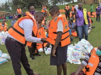 Lions Club donates Shs 30m life jackets to lake Bunyonyi Island schools